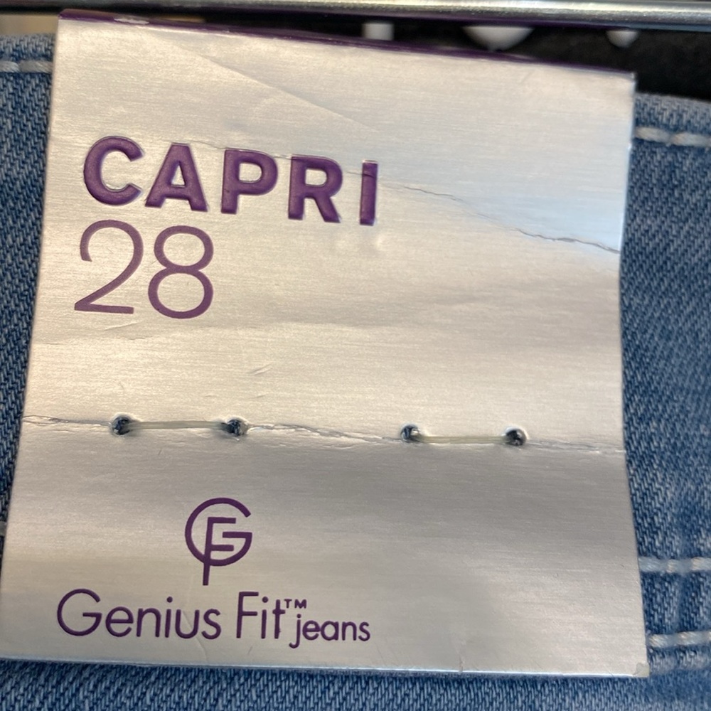 NWT Lane Bryant Capri Jeans w/zipper & button. Comfort Waist. 5 Pocket Style. - Picture 5 of 9